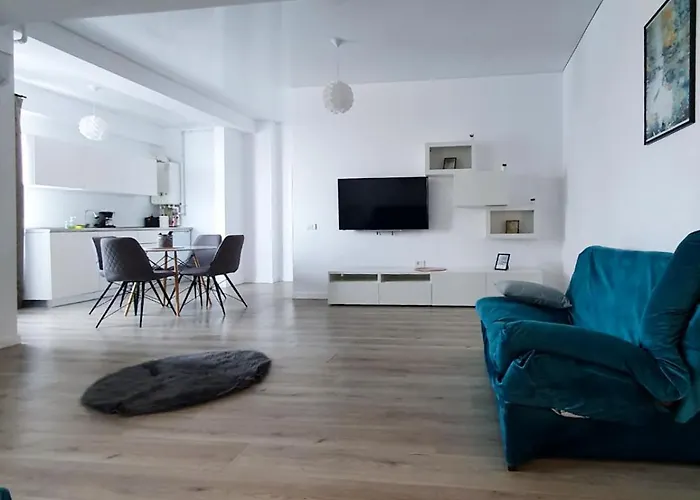 By Azimuth * Năvodari