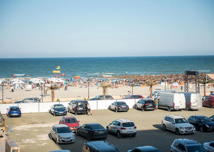 By Azimuth 아파트